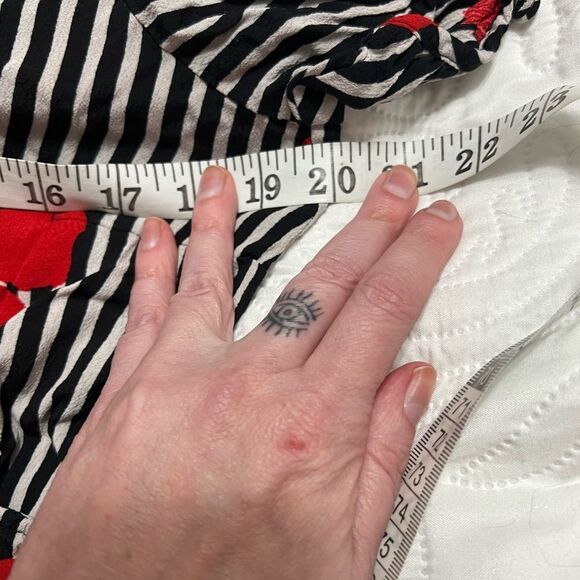 Madewell Ruffle-Wrap Dress in Candied
Orchids Medium 10 - Picture 10 of 13